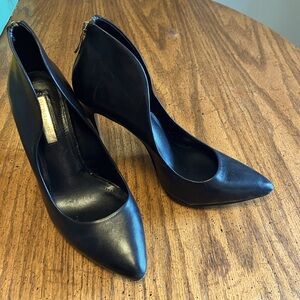 BCBG Womens Conrad Size 7.5 black leather heels pumps stilettos with zipper